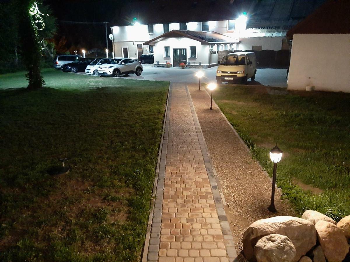 Zajazd Zamkowy - Schlossgasthof Krąg Eksteriør billede